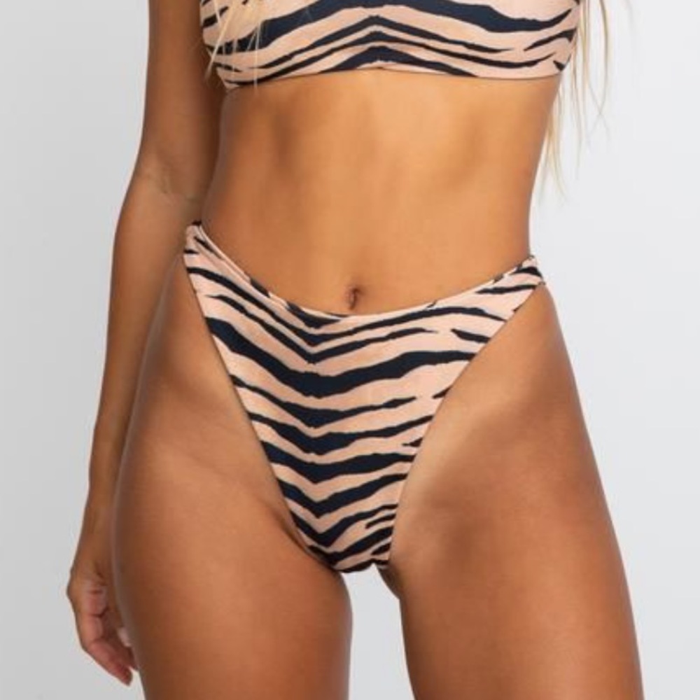 SKATIE Kelly bottoms in Malibu print